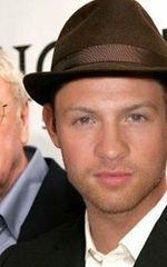 Эндрю Уолтон