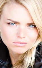 Кирстен Холл