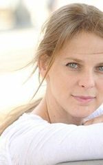 Хиллари Бак