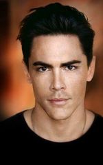 Том Сандовал