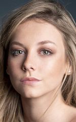 Эстер Экспозито