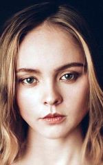 Ксения Отинова